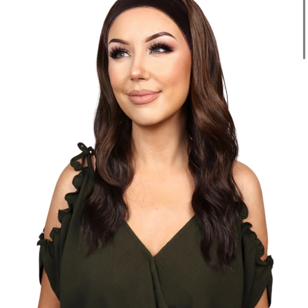 Chelsey smith cosmetics wig